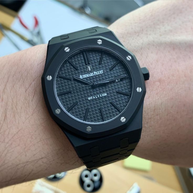 AUDEMARS PIGUET ROYAL OAK BLACK (JAPAN 1ST CELL MODEL)