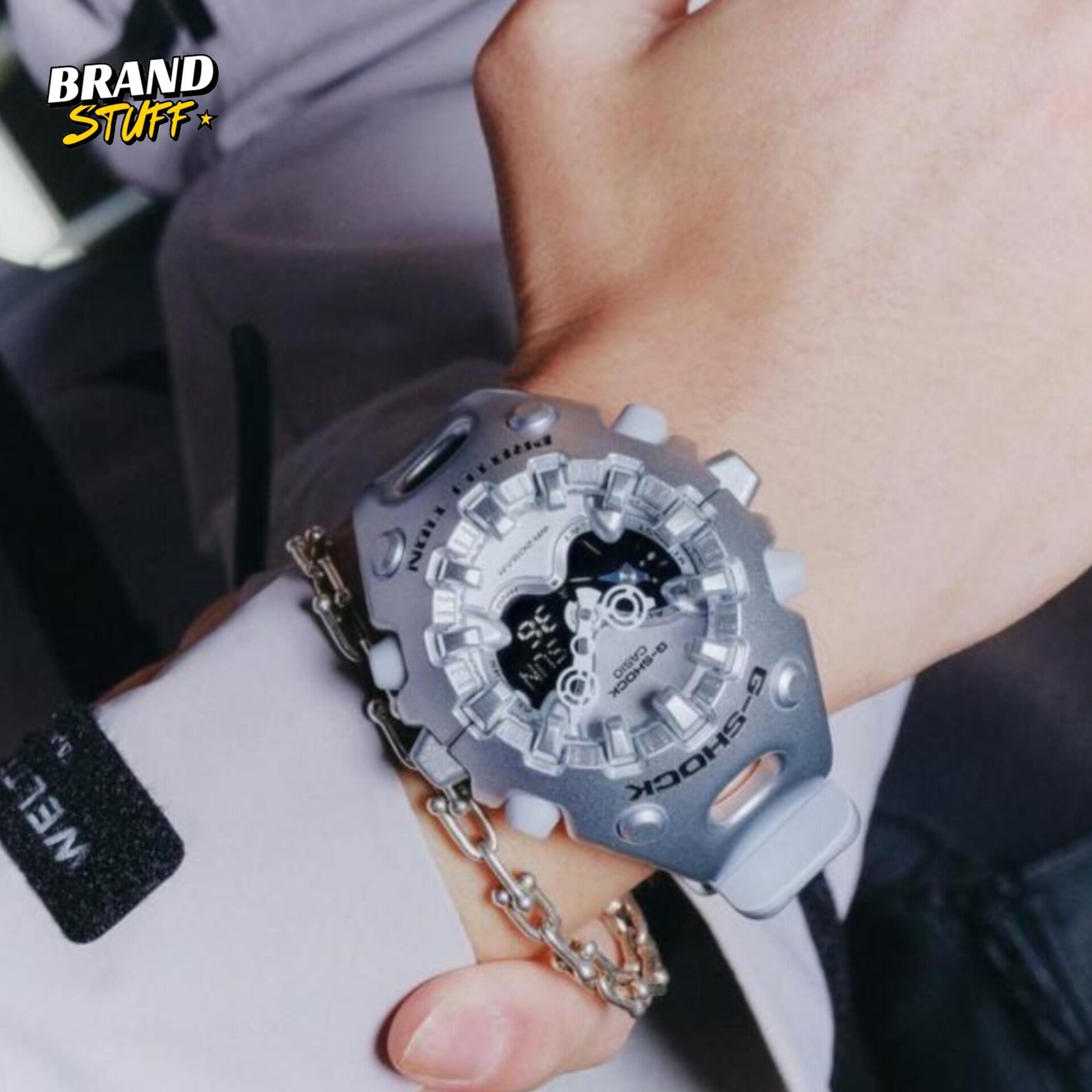 G-SHOCK GA-V01-1ADR ANALOG-DIGITAL BLACK DIAL WITH ORIGINAL METAL BOX