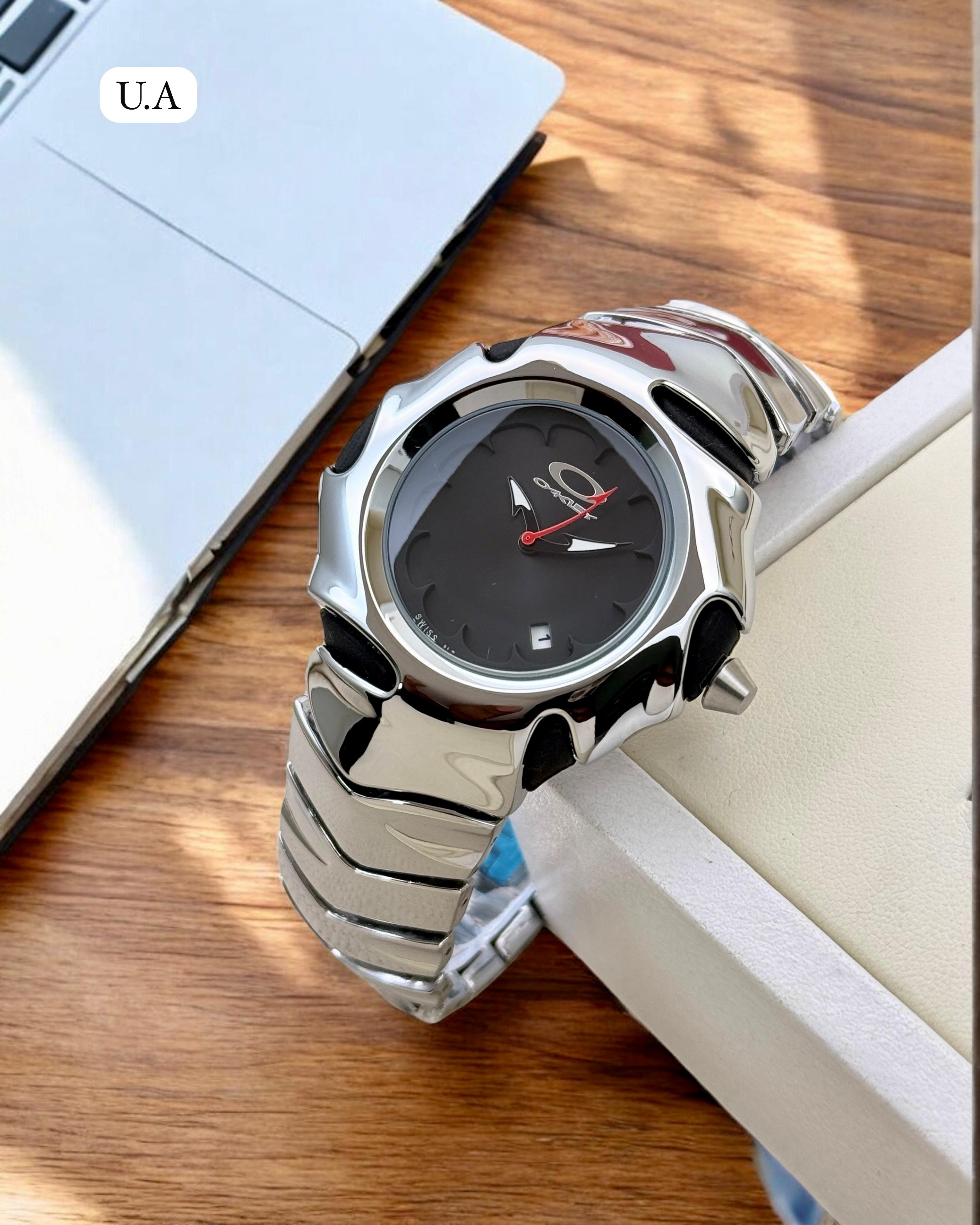 OAKLEY SILVER BLACK DATE WORKING METAL WATCH