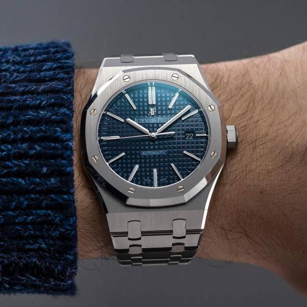 AUDEMARS PIGUET ROYAL OAK SILVER BLUE (JAPAN 1ST CELL MODEL)