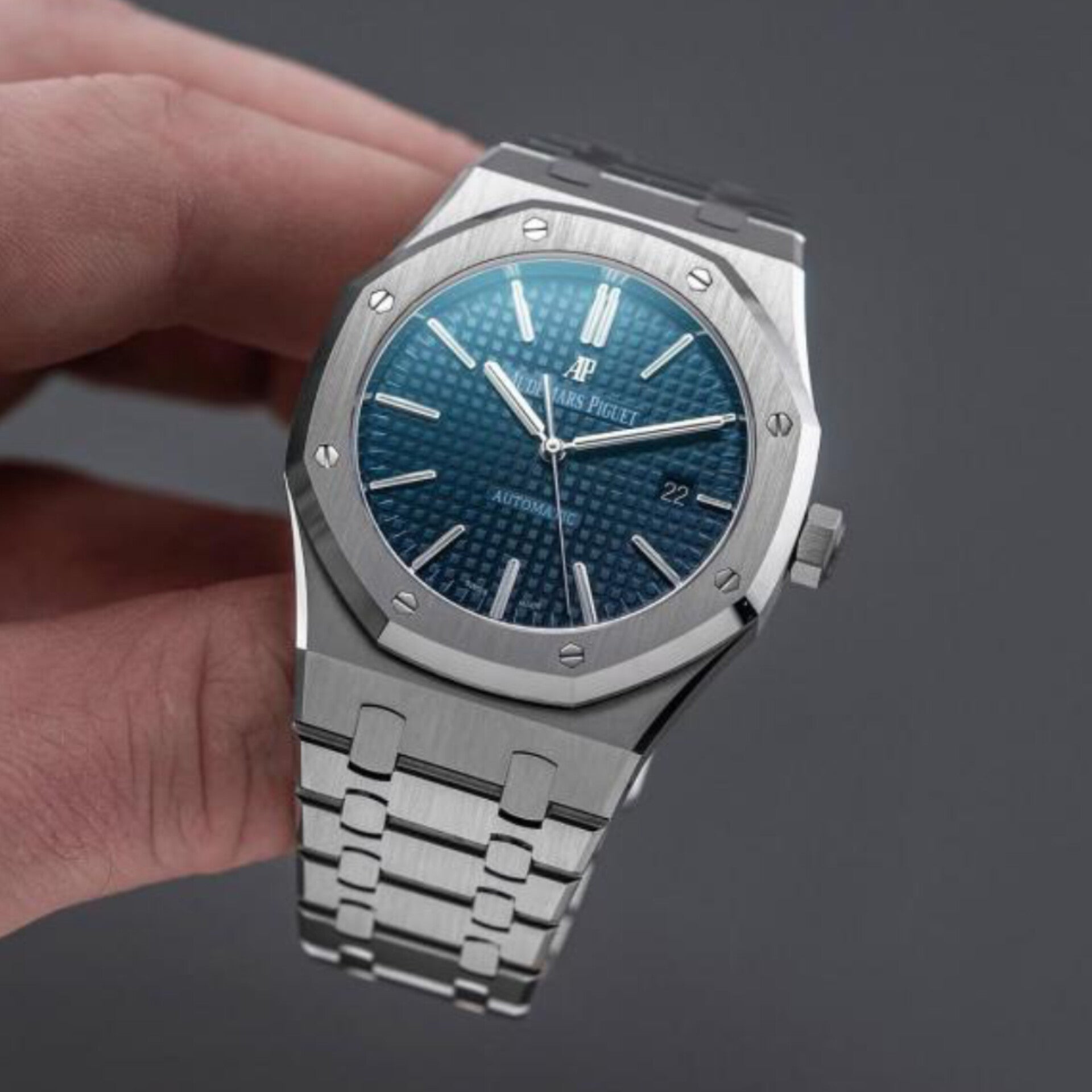 AUDEMARS PIGUET ROYAL OAK SILVER BLUE (JAPAN 1ST CELL MODEL)