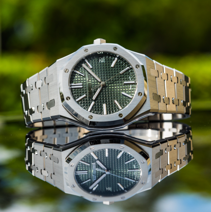 AUDEMARS PIGUET ROYAL OAK SILVER GREEN (AUTOMATIC)