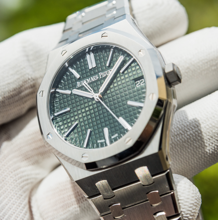 AUDEMARS PIGUET ROYAL OAK SILVER GREEN (AUTOMATIC)