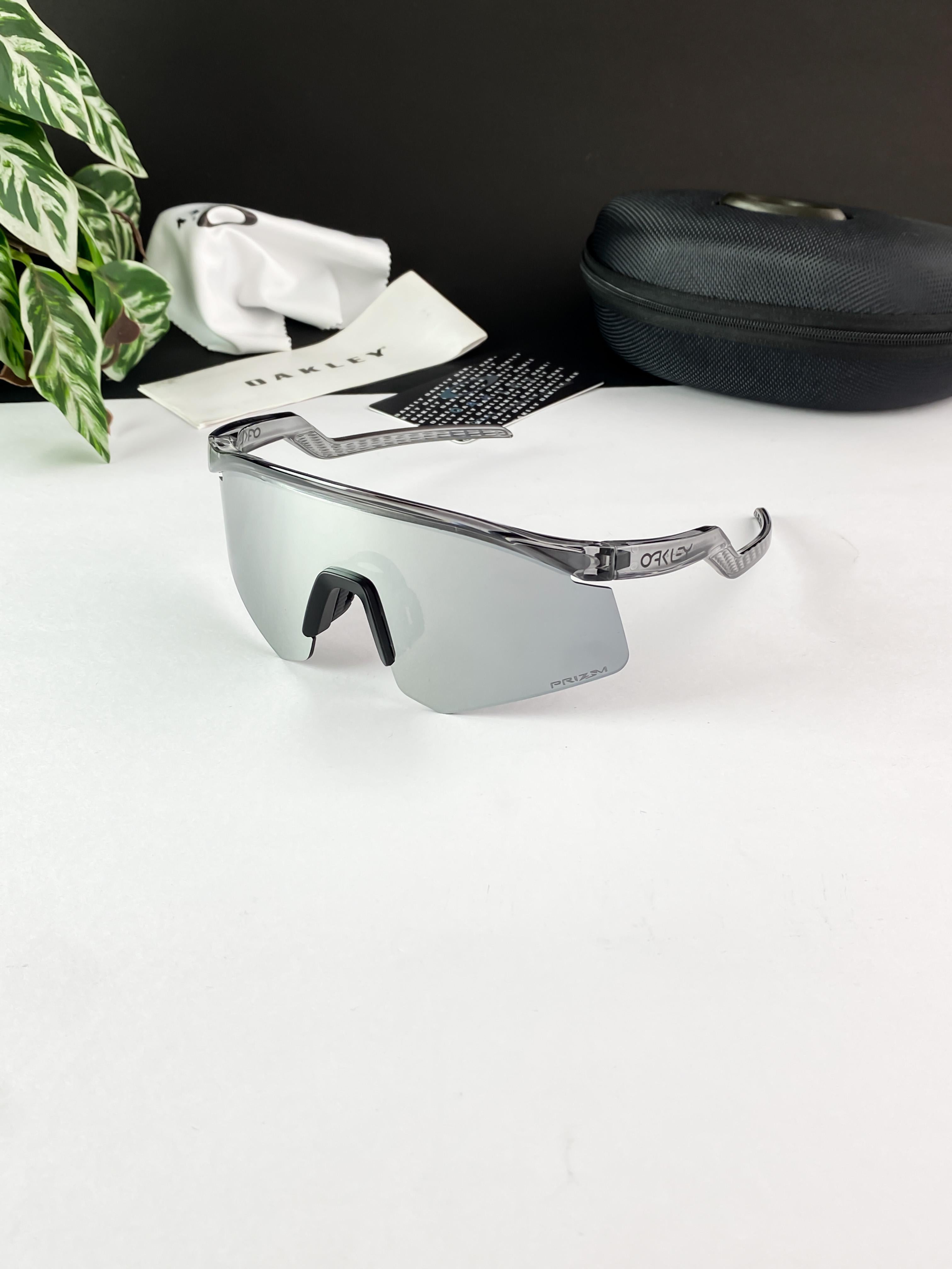 OAKLEY SUNGLASSES WITH ORIGINAL BOX AND KIT