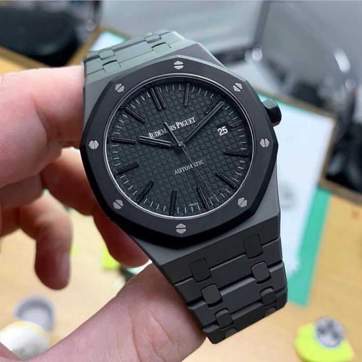 AUDEMARS PIGUET ROYAL OAK BLACK (JAPAN 1ST CELL MODEL)
