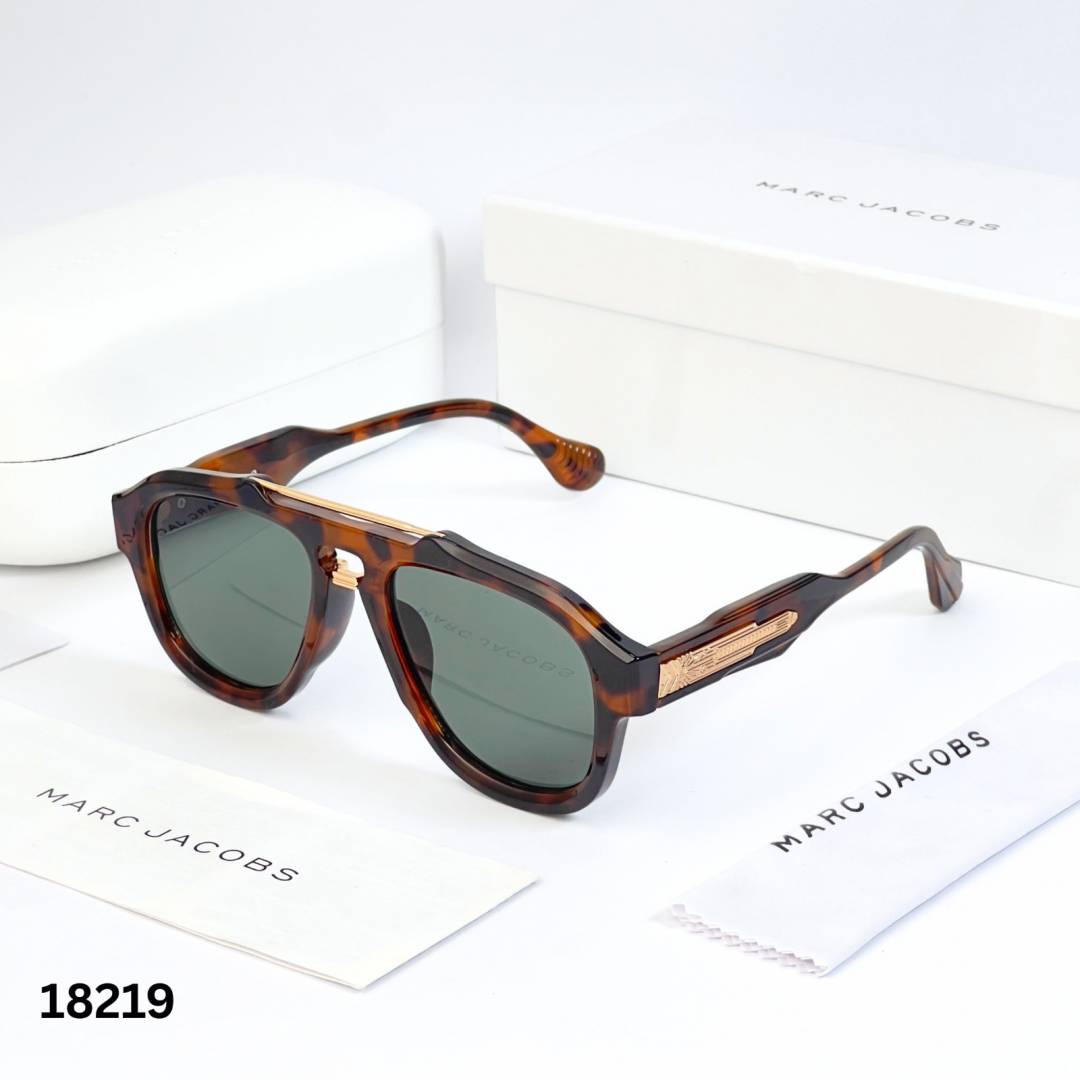 MARK JACOB TIGER GREEN SUNGLASSES WITH ORIGINAL BOX AND KIT