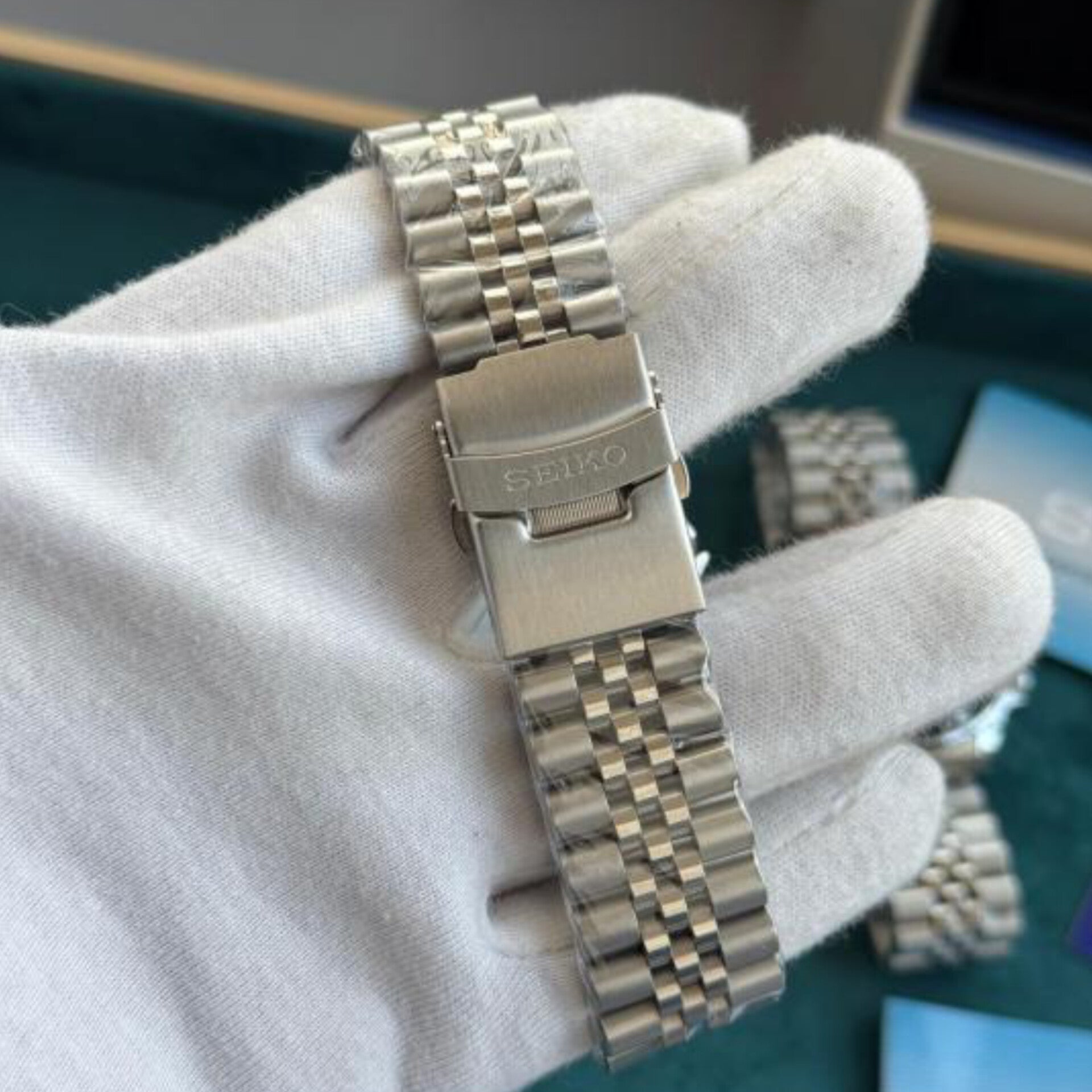 SEIKO 5 SPORTS OPEN BACK (CELL MODEL)