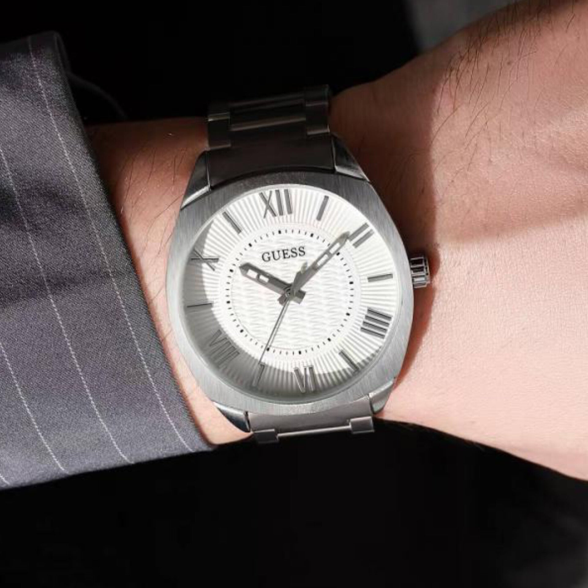 GUESS ARC CHAMPAGNE (SILVER WHITE)