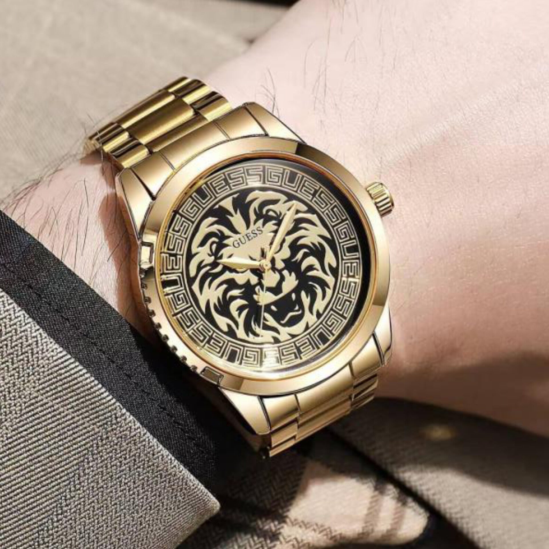 GUESS SIGMA LION WATCH (GOLD BLACK)