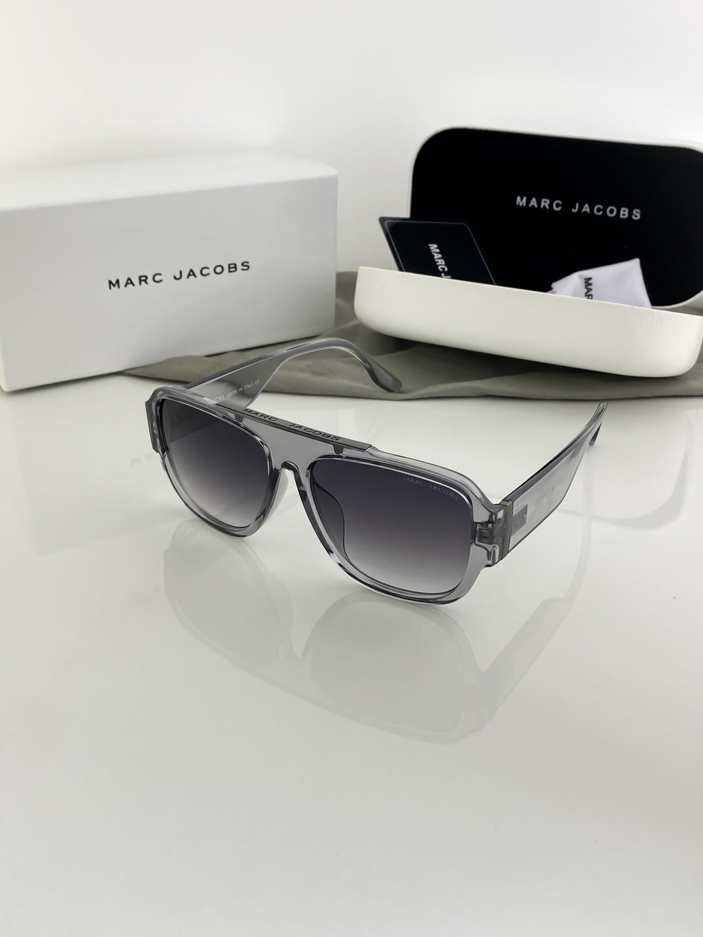 MARC JACOBS SUNGLASSES WITH ORIGINAL BOX AND KIT